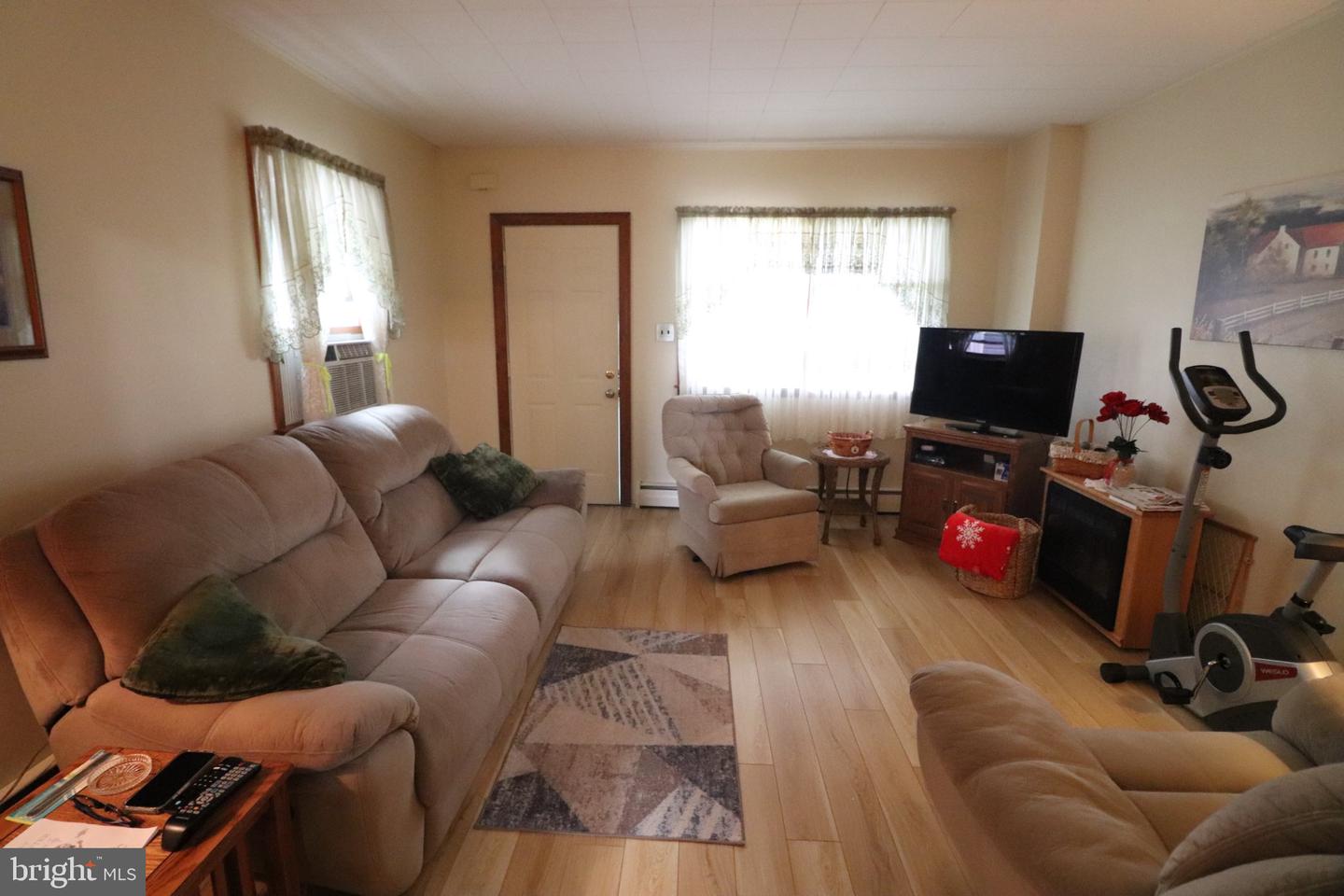 133 2nd St Property Photo 4