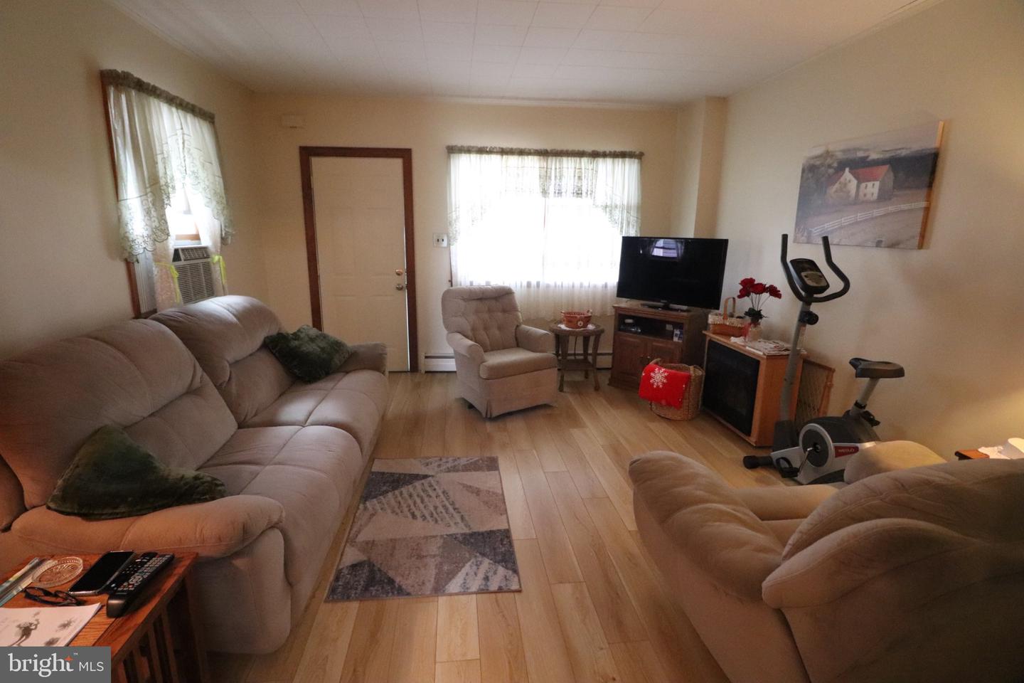 133 2nd St Property Photo 5