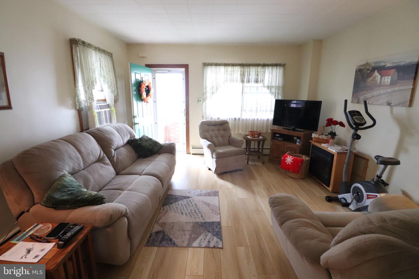 133 2nd St Property Photo 6