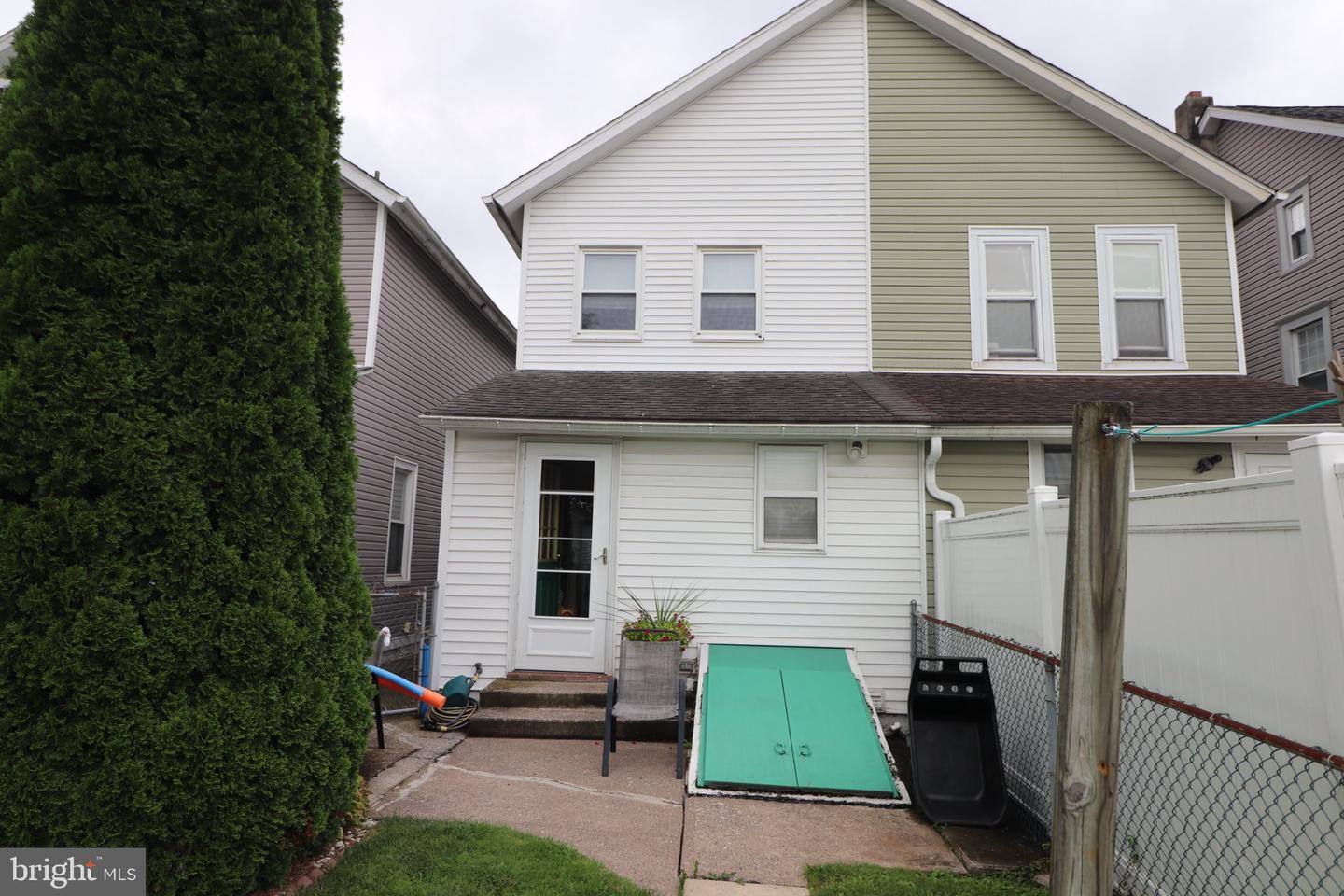 133 2nd St Property Photo 32
