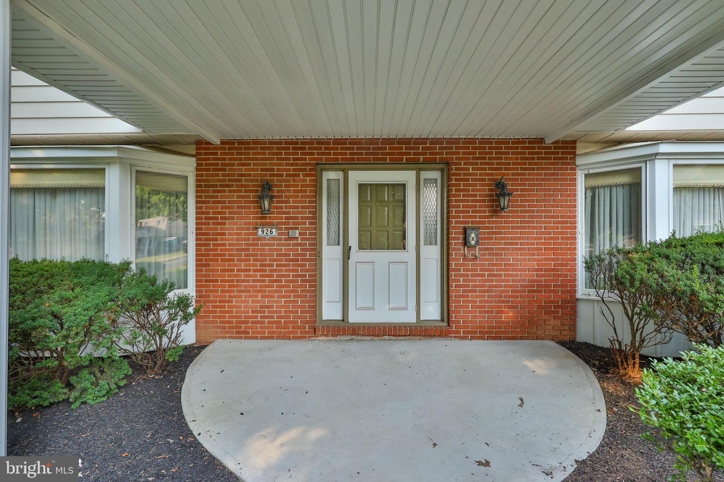 926 N Arch St Property Photo 3