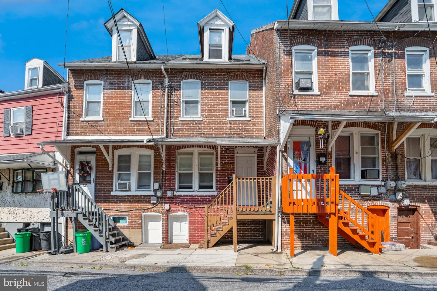 232-1/2 N Railroad St Property Photo 1