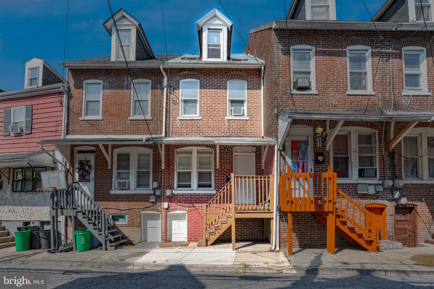 232-1/2 N Railroad St Property Photo 2