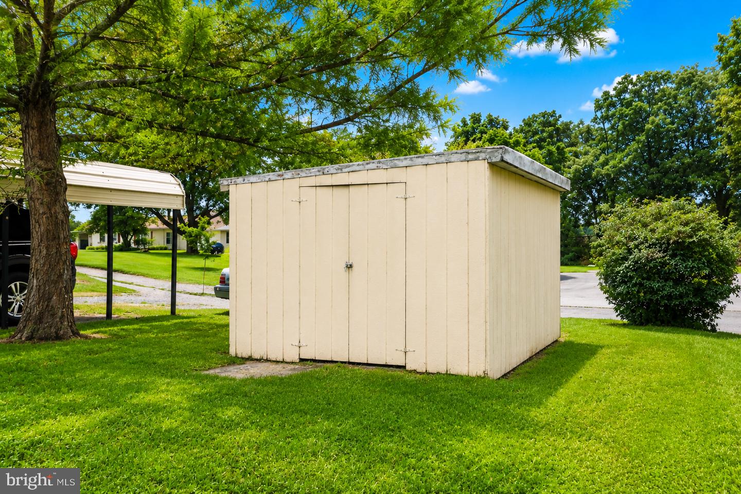 7588 Trexler Cir Property Photo 4