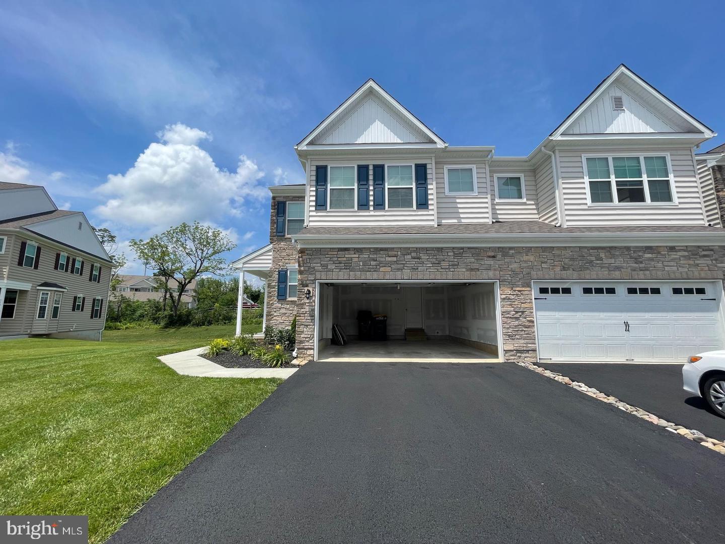 516 GRAY FEATHER WAY Property Photo 1