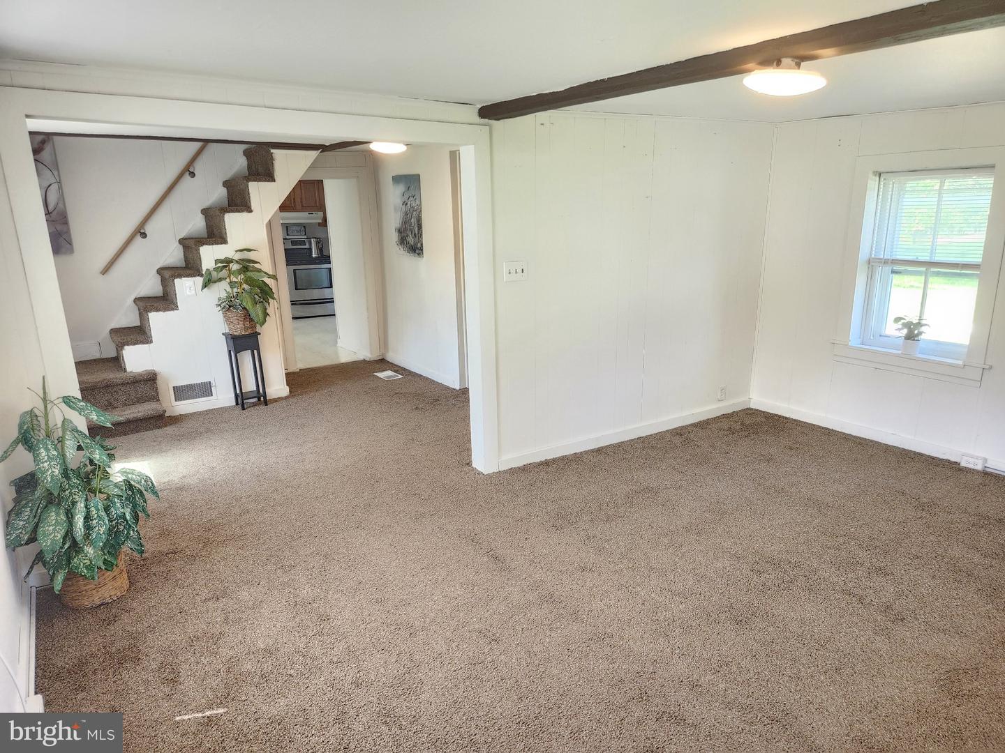 1464 Krocks Rd S Property Photo 5