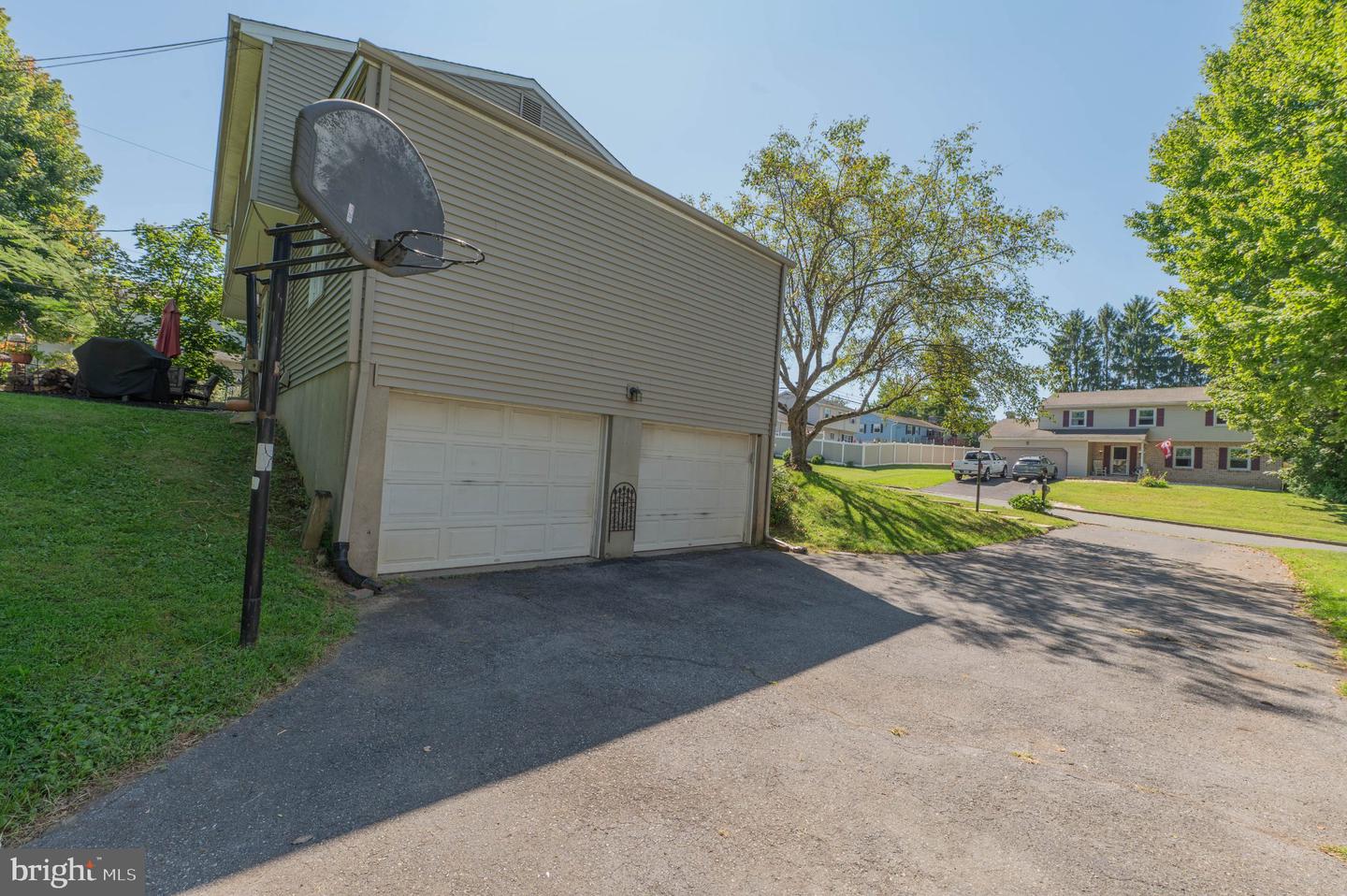 1063 Manor Dr Property Photo 24