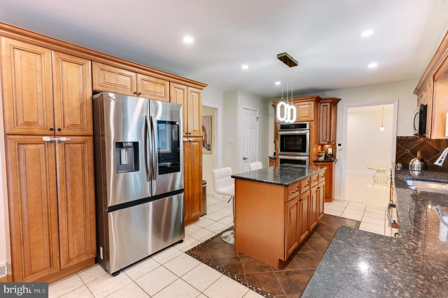 2210 Greenwood Rd Property Photo 10