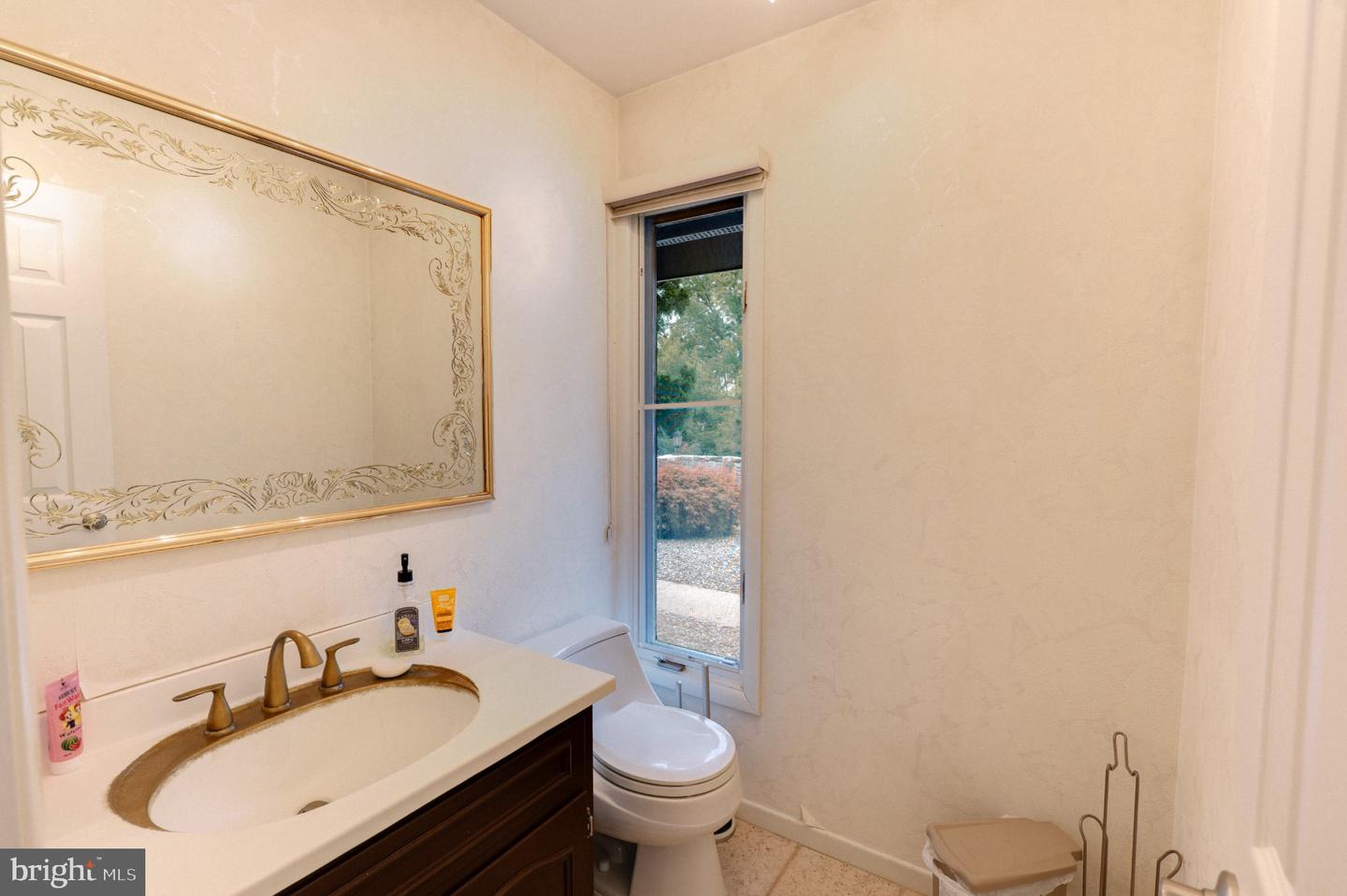 2210 Greenwood Rd Property Photo 24