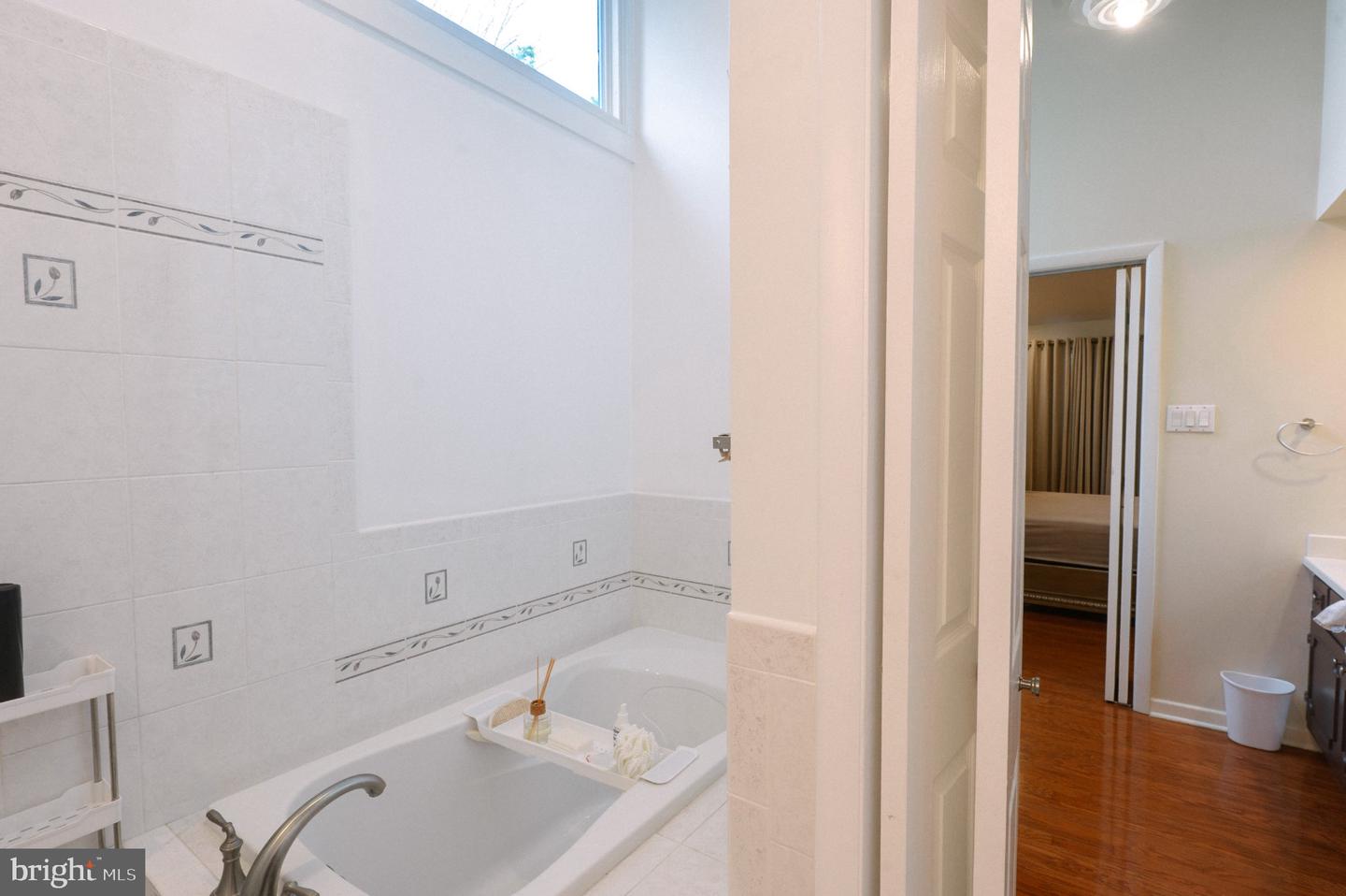 2210 Greenwood Rd Property Photo 34