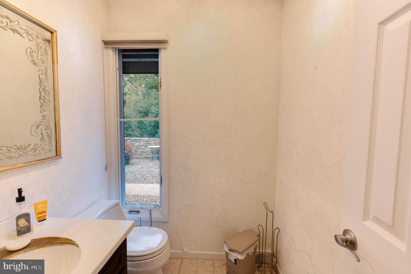 2210 Greenwood Rd Property Photo 82