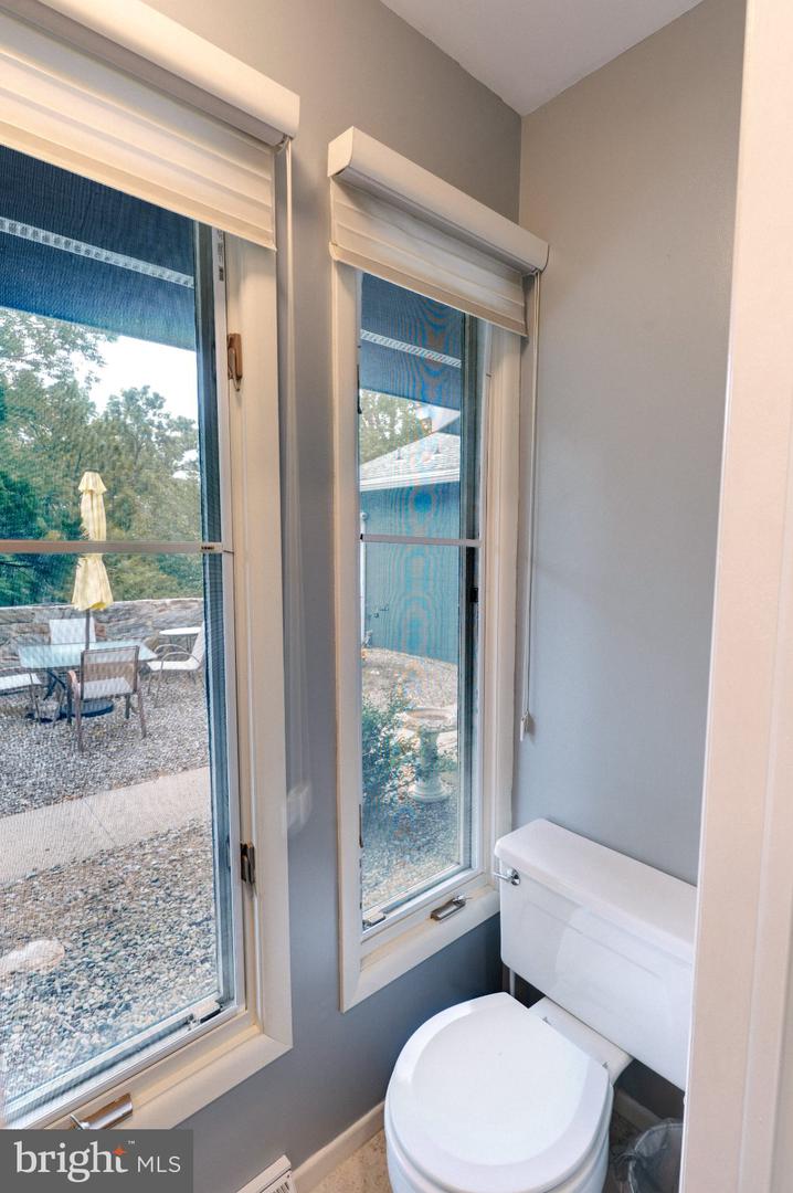 2210 Greenwood Rd Property Photo 100