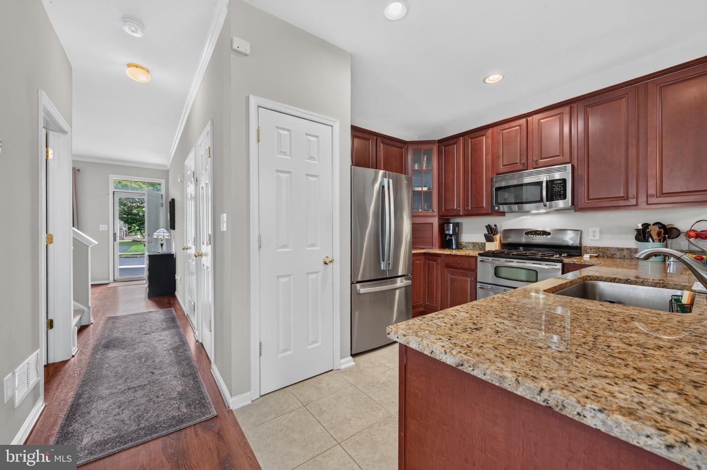 1078 King Way Property Photo 10