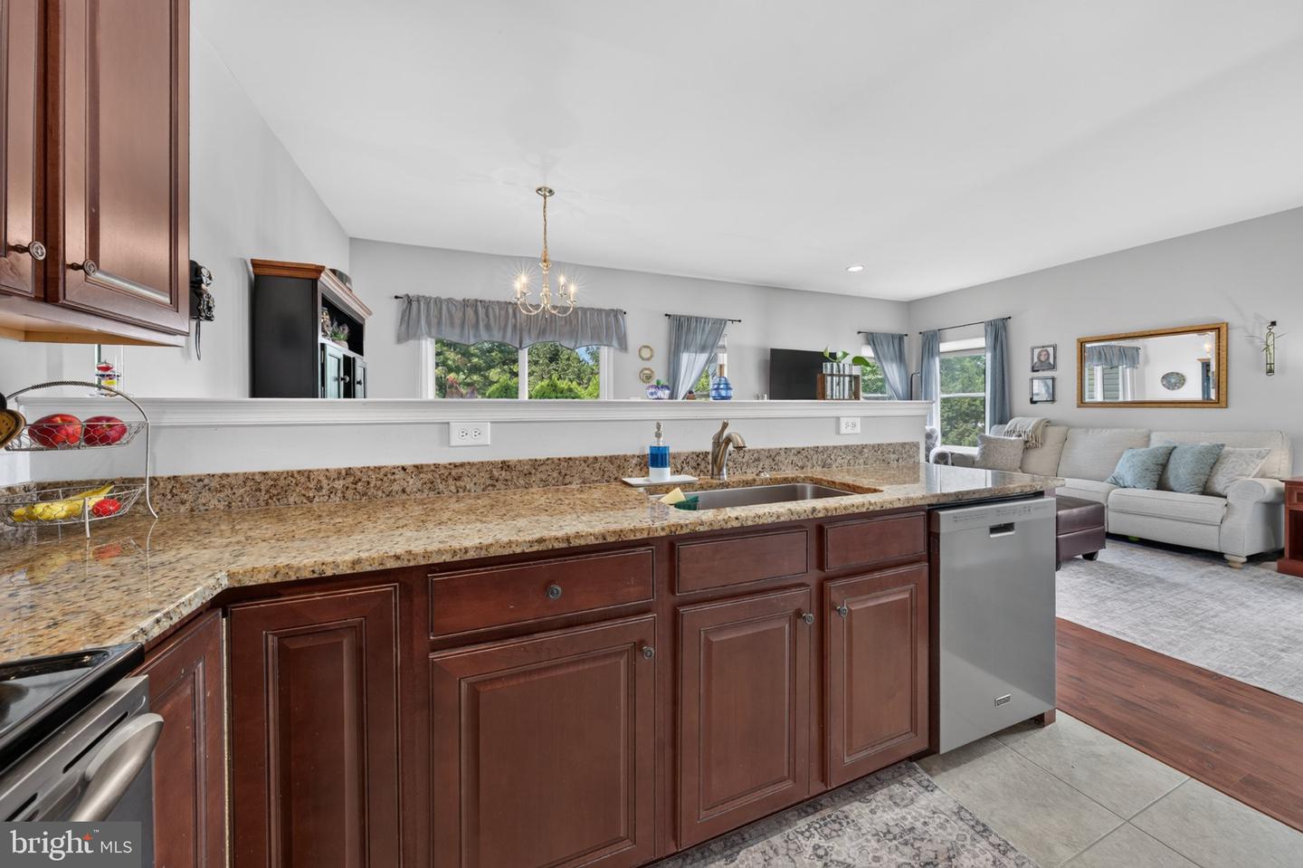 1078 King Way Property Photo 13