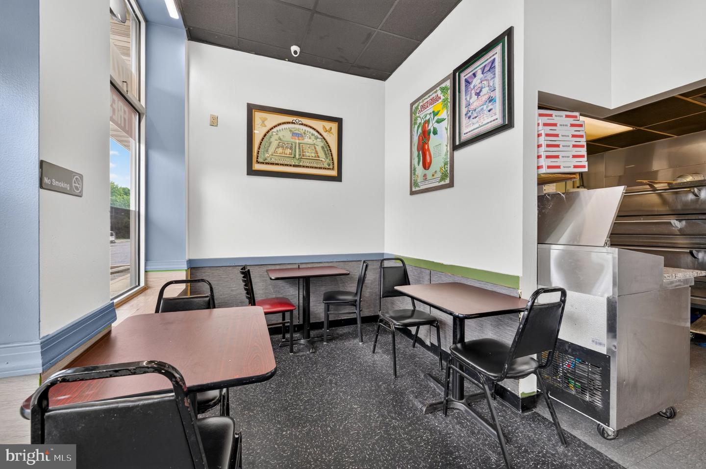 Drakes Pizzeria Property Photo 7