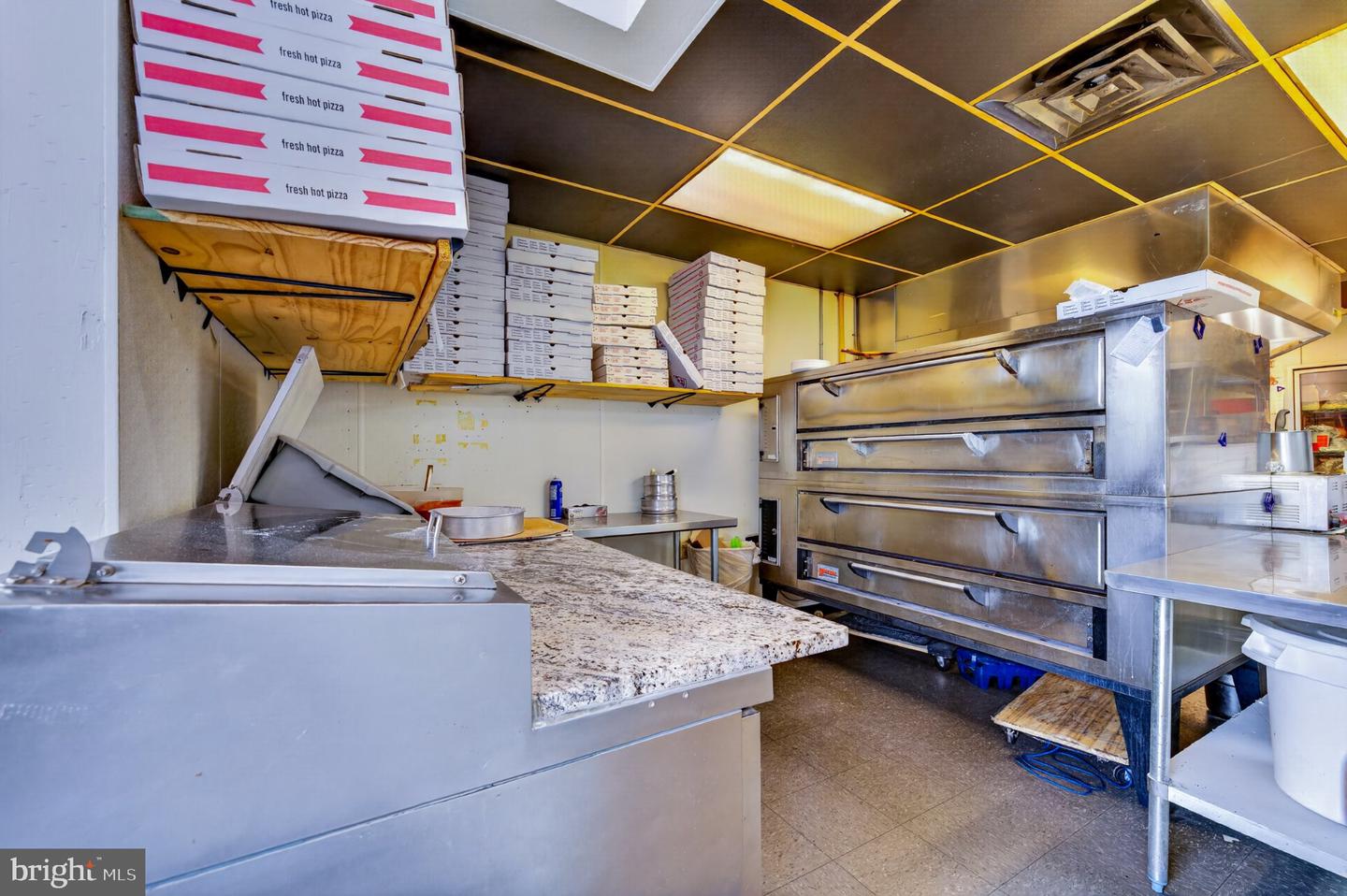 Drakes Pizzeria Property Photo 9