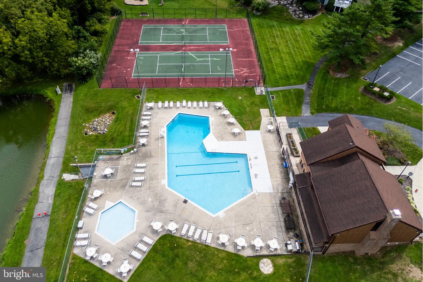 7942 Woodsbluff Run Property Photo 38