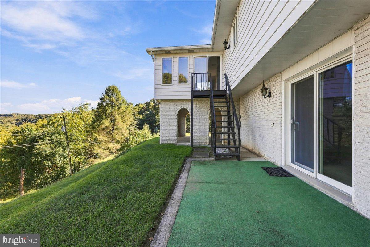 7121 Kingstead Dr Property Photo 4