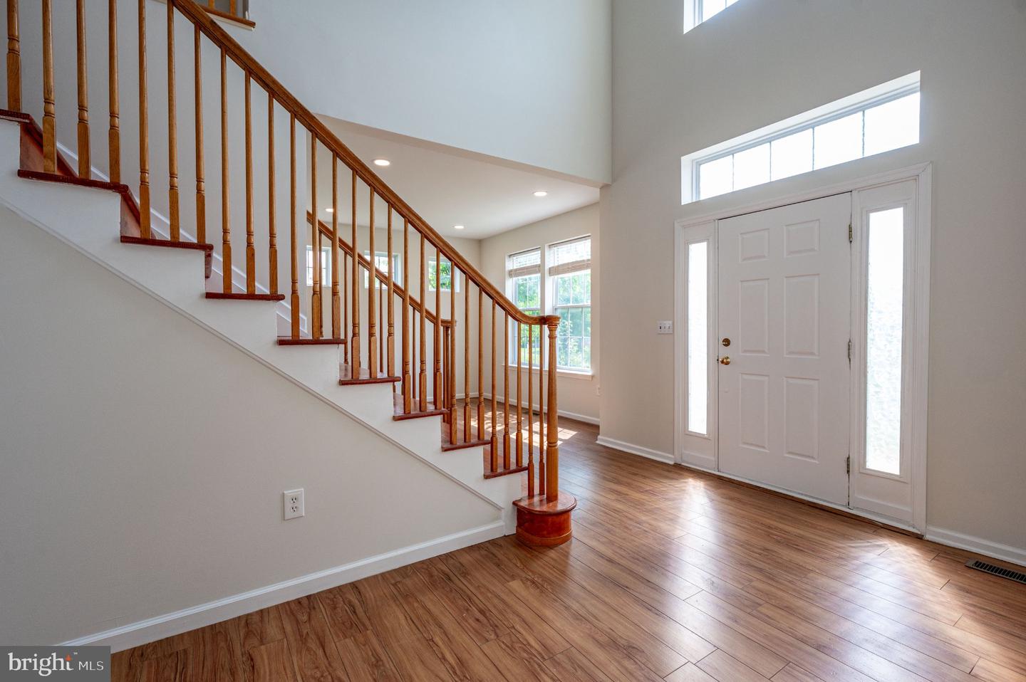 1035 Jervin Dr Property Photo 3