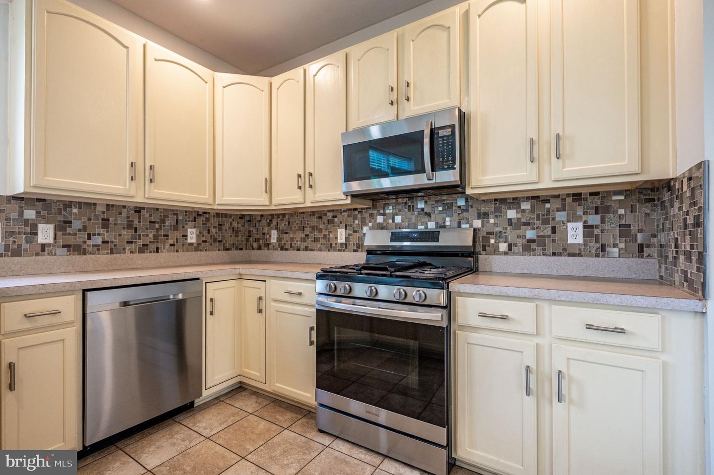 1035 Jervin Dr Property Photo 18