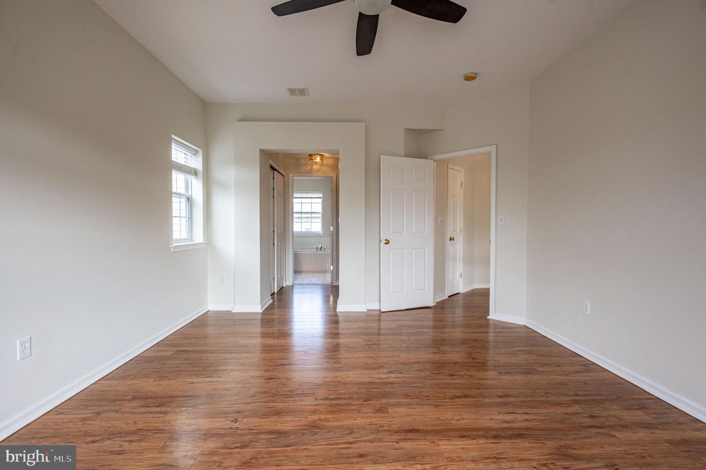 1035 Jervin Dr Property Photo 28