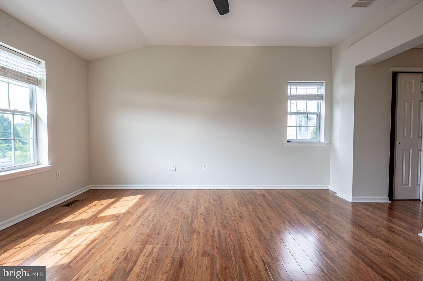 1035 Jervin Dr Property Photo 29