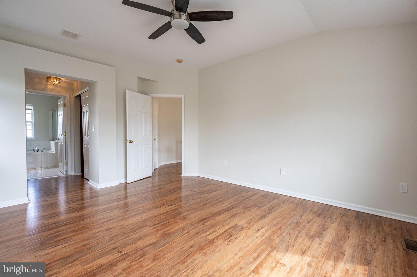 1035 Jervin Dr Property Photo 30