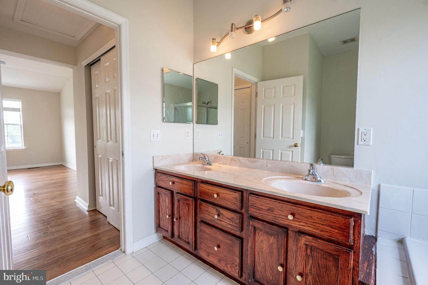 1035 Jervin Dr Property Photo 35
