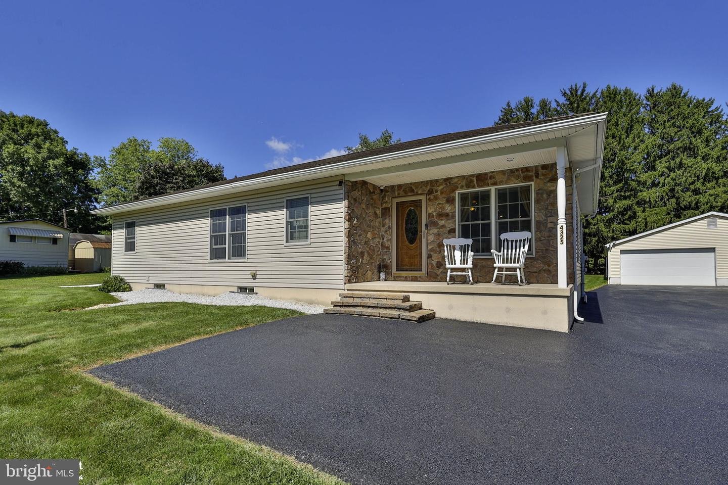 4325 Levans Rd Property Photo 2