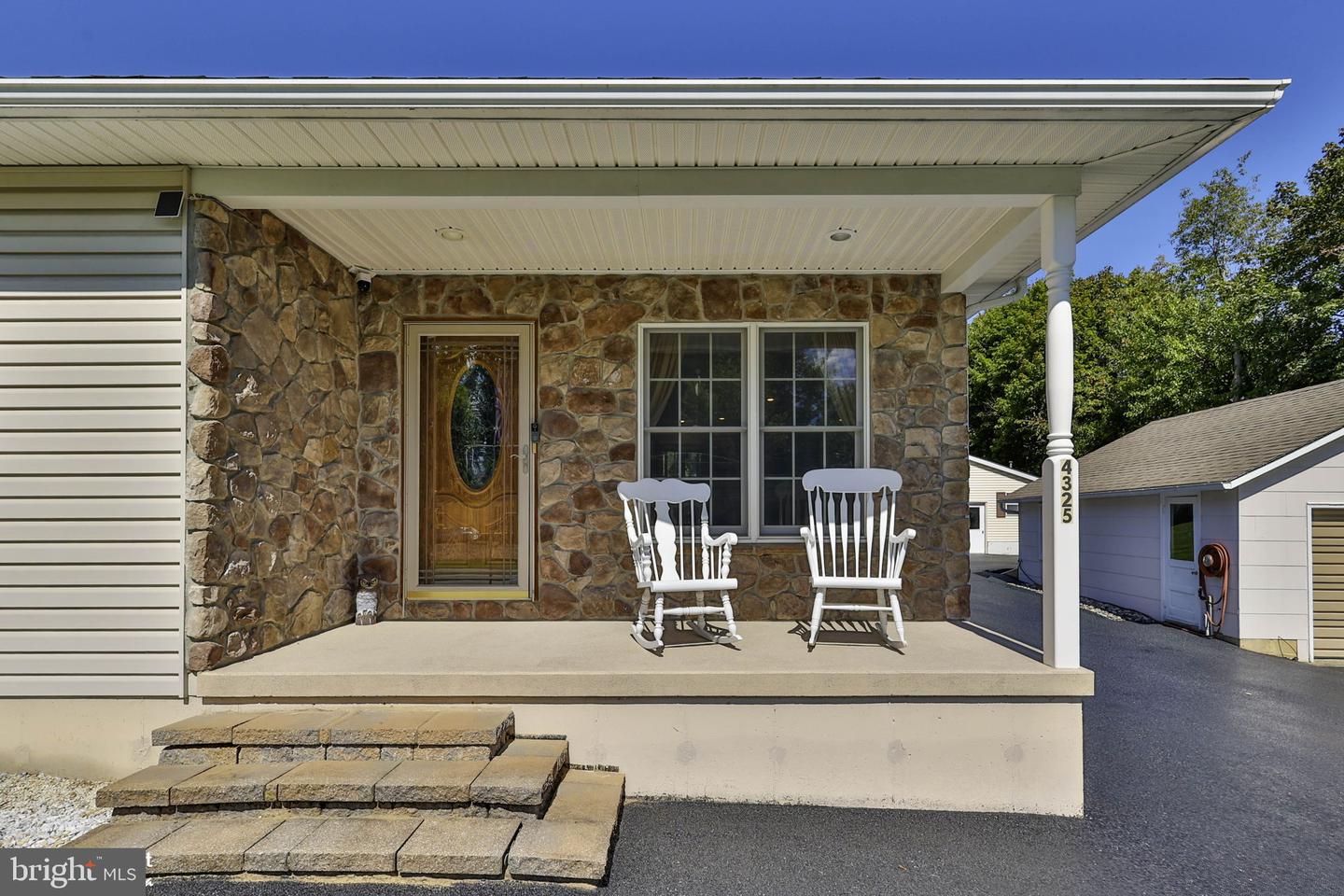 4325 Levans Rd Property Photo 3