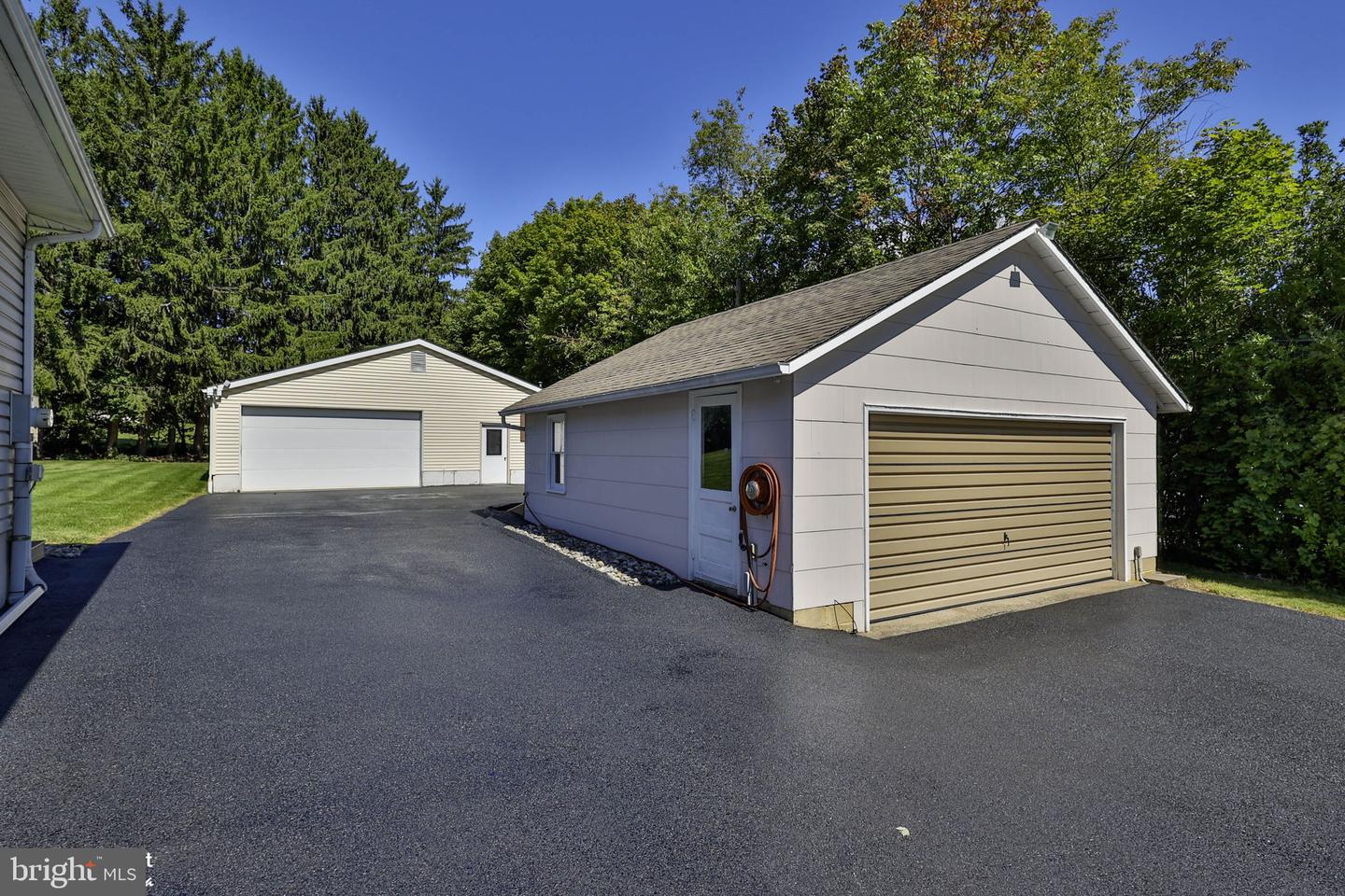 4325 Levans Rd Property Photo 4