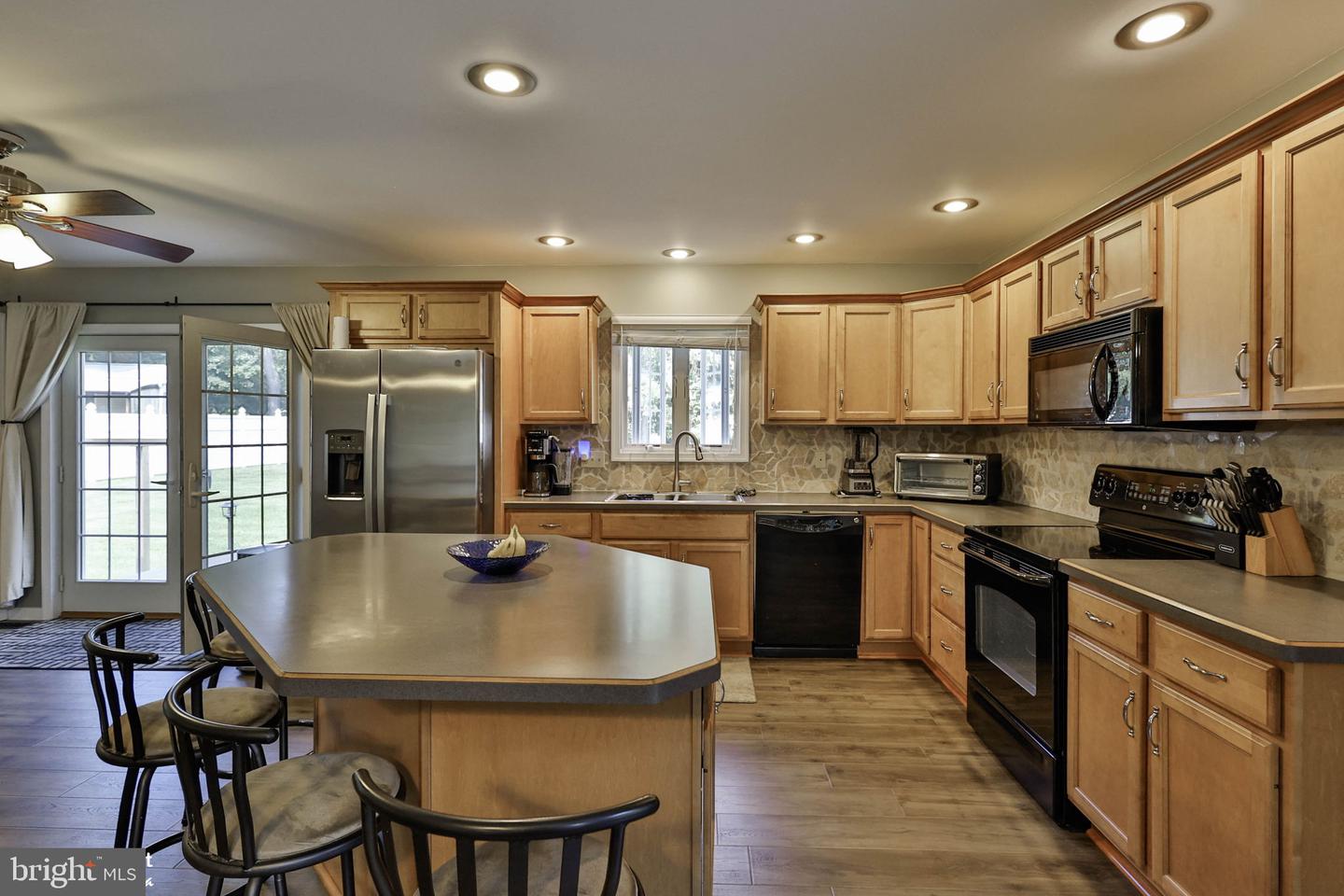 4325 Levans Rd Property Photo 5
