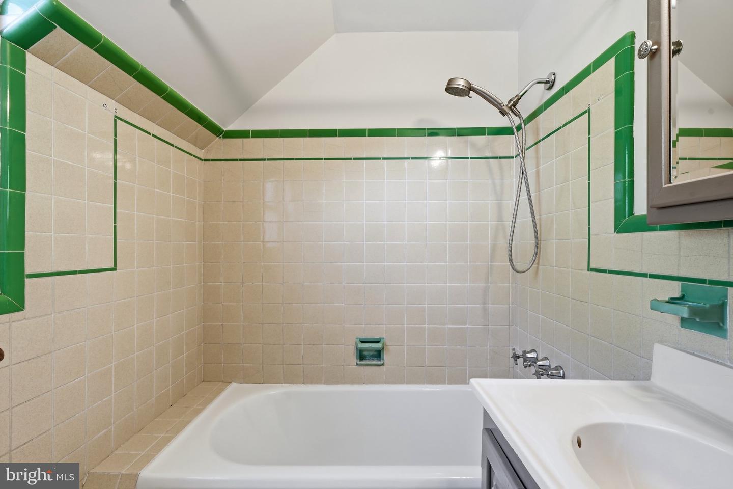 2202 W Union St Property Photo 25