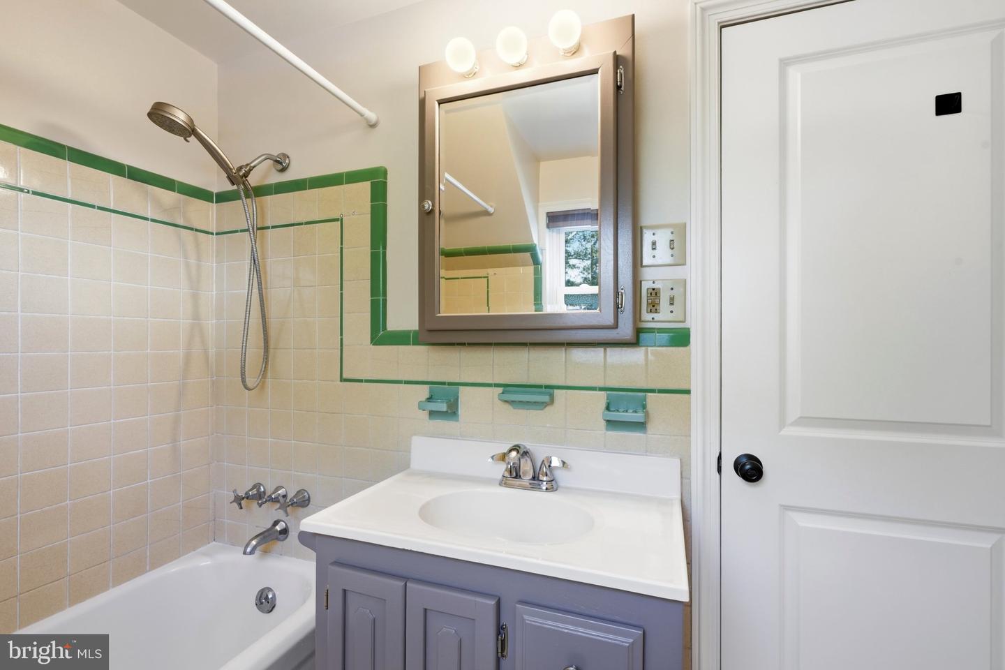 2202 W Union St Property Photo 26