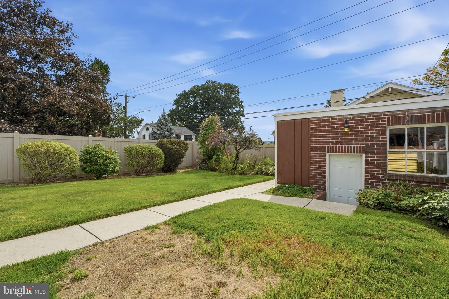 2202 W Union St Property Photo 58