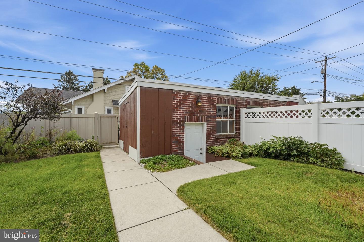 2202 W Union St Property Photo 61