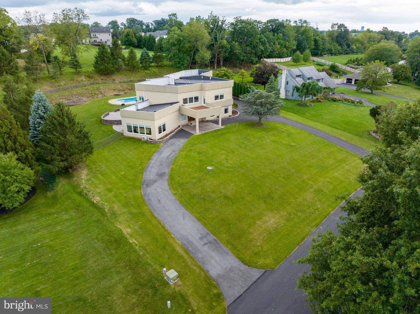 2224 Meadow Brook Dr Property Photo 4