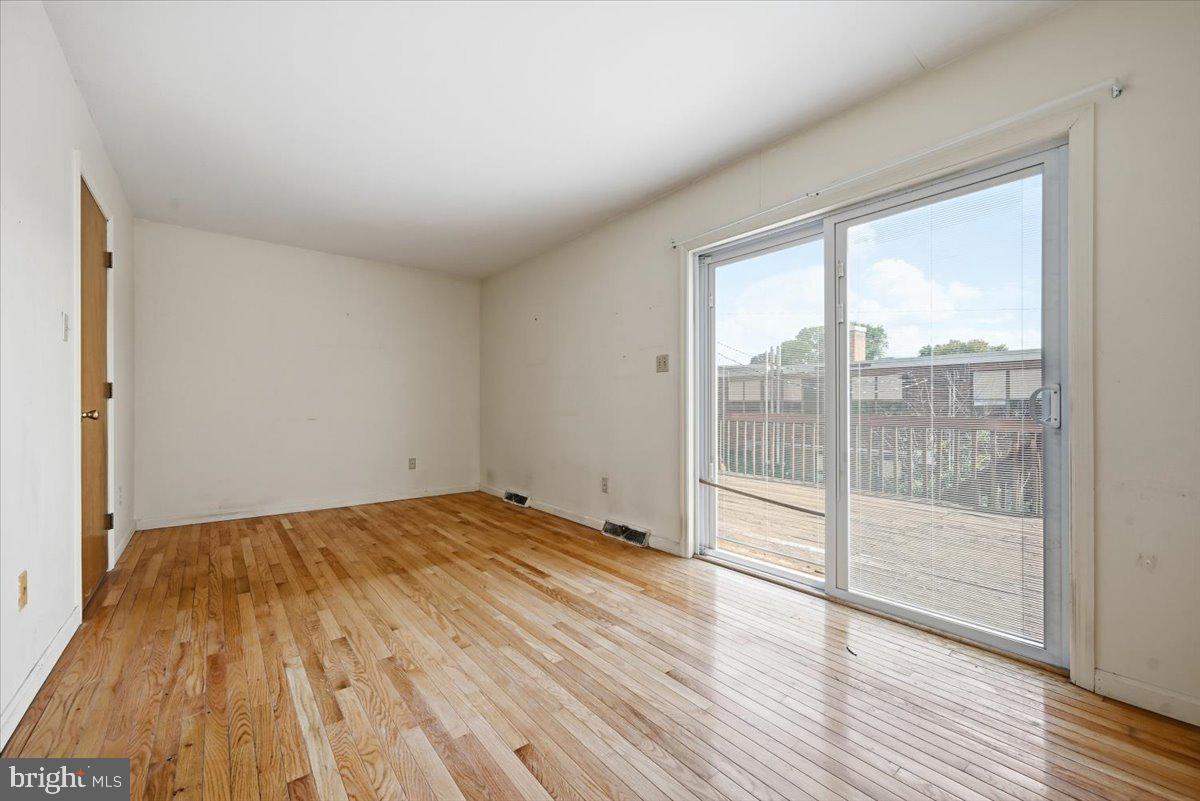 1902 W Walnut St W Property Photo 10