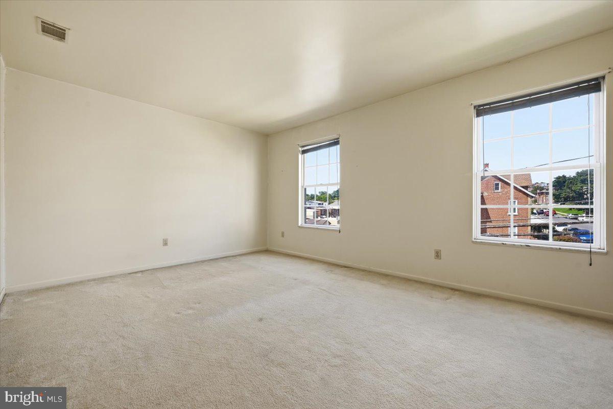 1902 W Walnut St W Property Photo 16