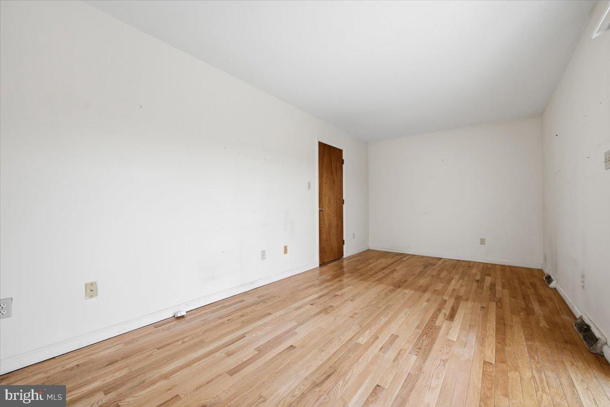 1902 W Walnut St W Property Photo 20