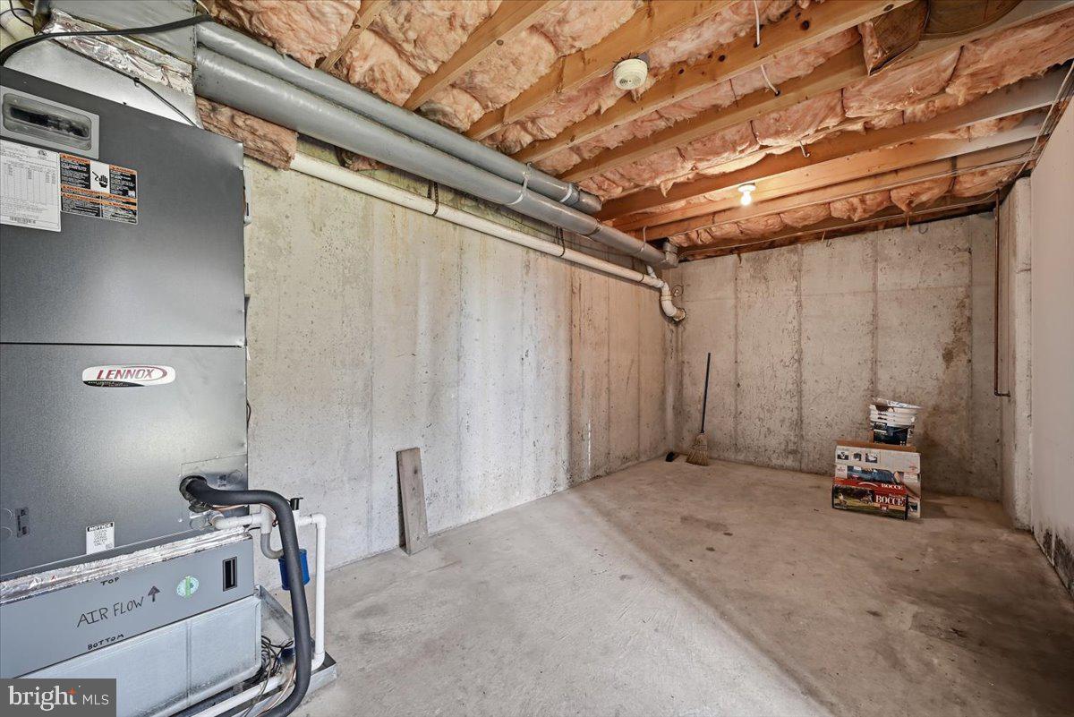 1902 W Walnut St W Property Photo 21