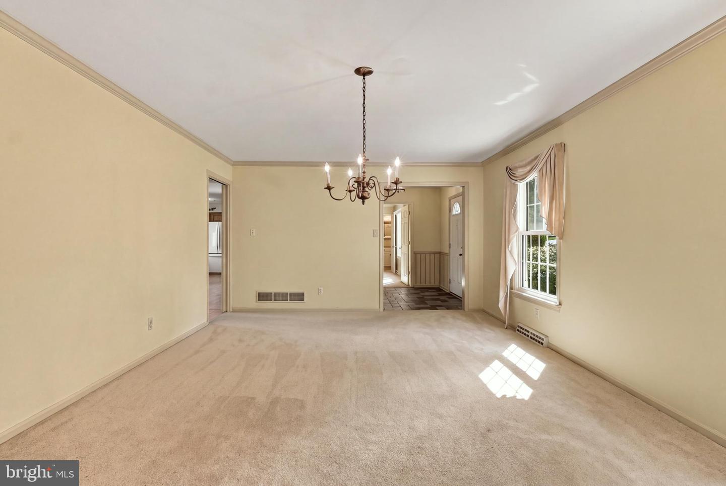 1285 Clearview Cir Property Photo 7