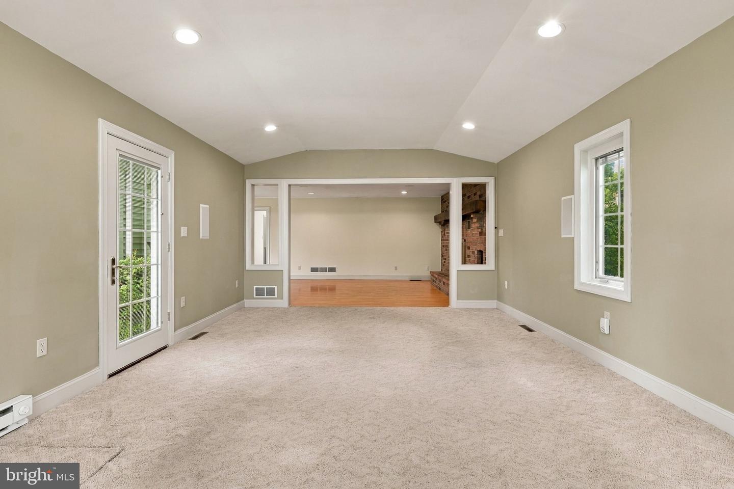 1285 Clearview Cir Property Photo 26