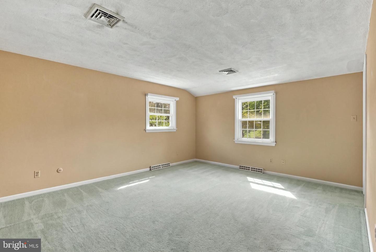 1285 Clearview Cir Property Photo 28