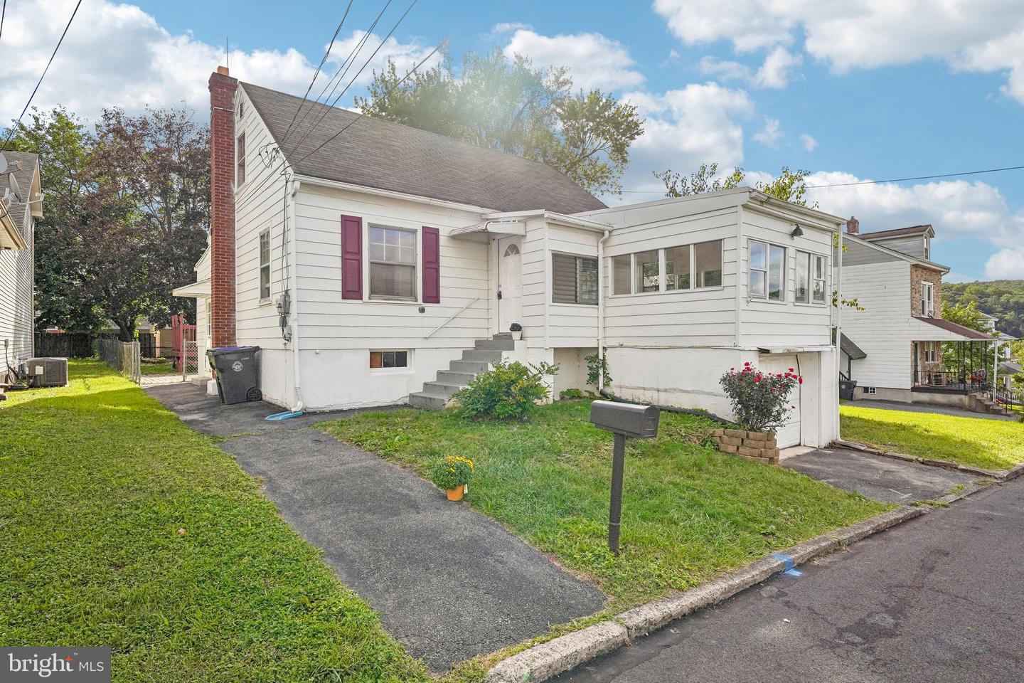 1325 Byfield St Property Photo 1