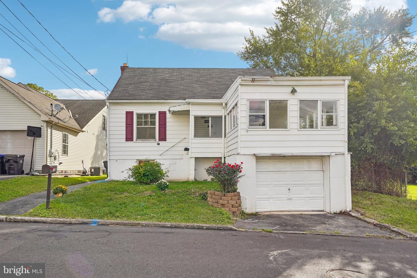 1325 Byfield St Property Photo 2