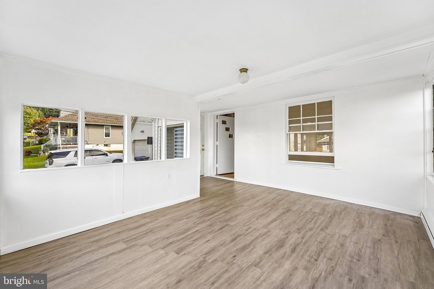 1325 Byfield St Property Photo 4