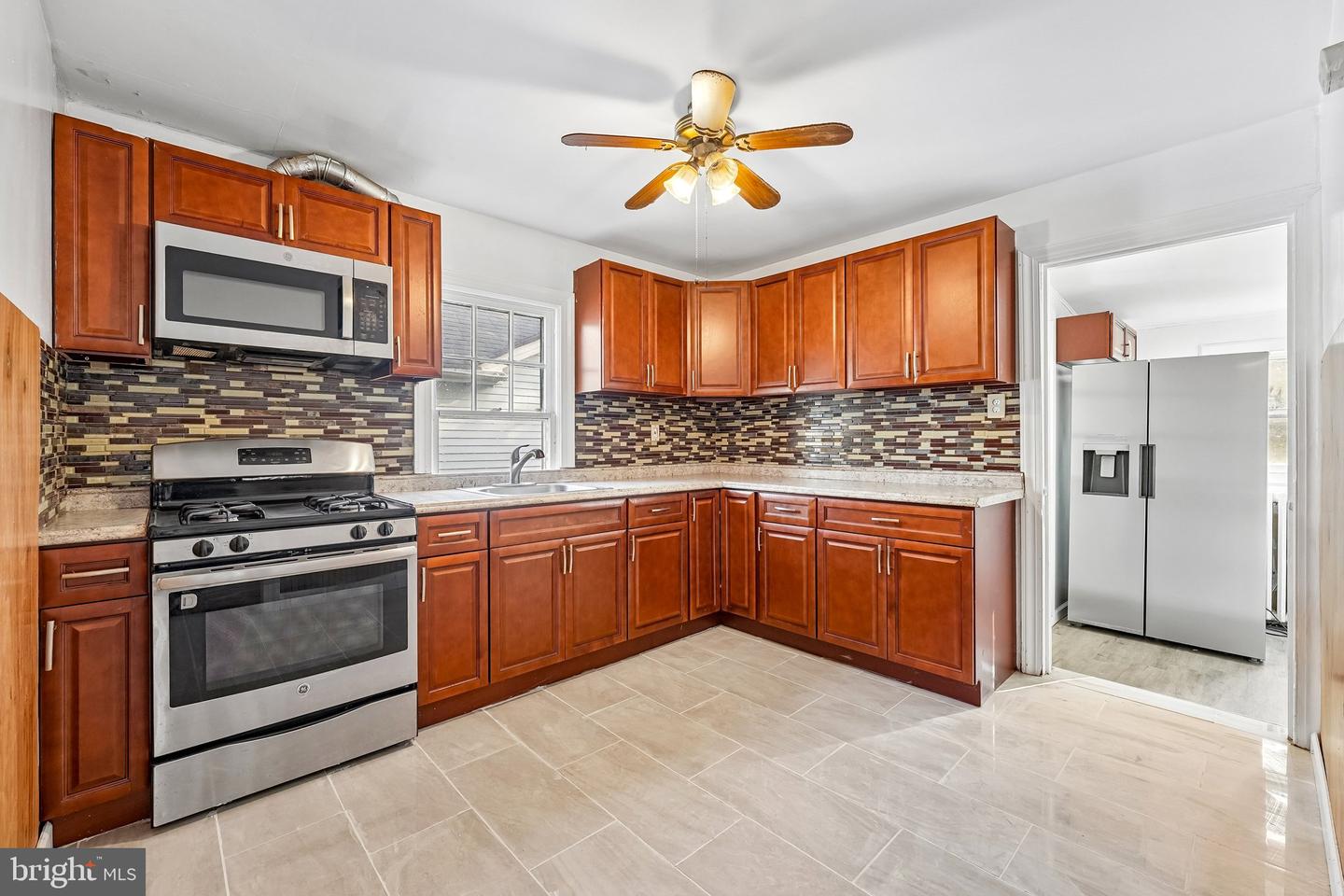 1325 Byfield St Property Photo 8
