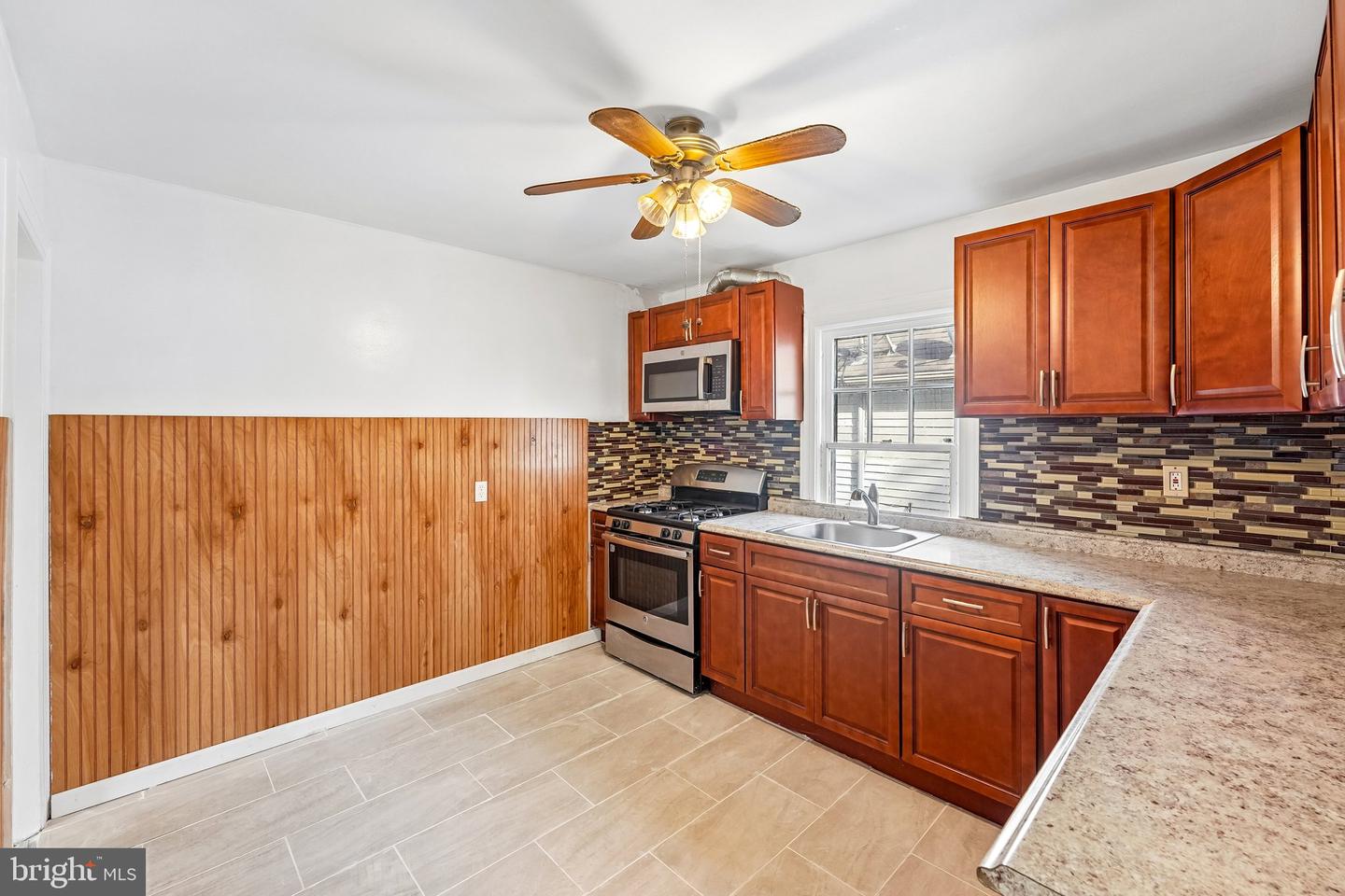 1325 Byfield St Property Photo 10