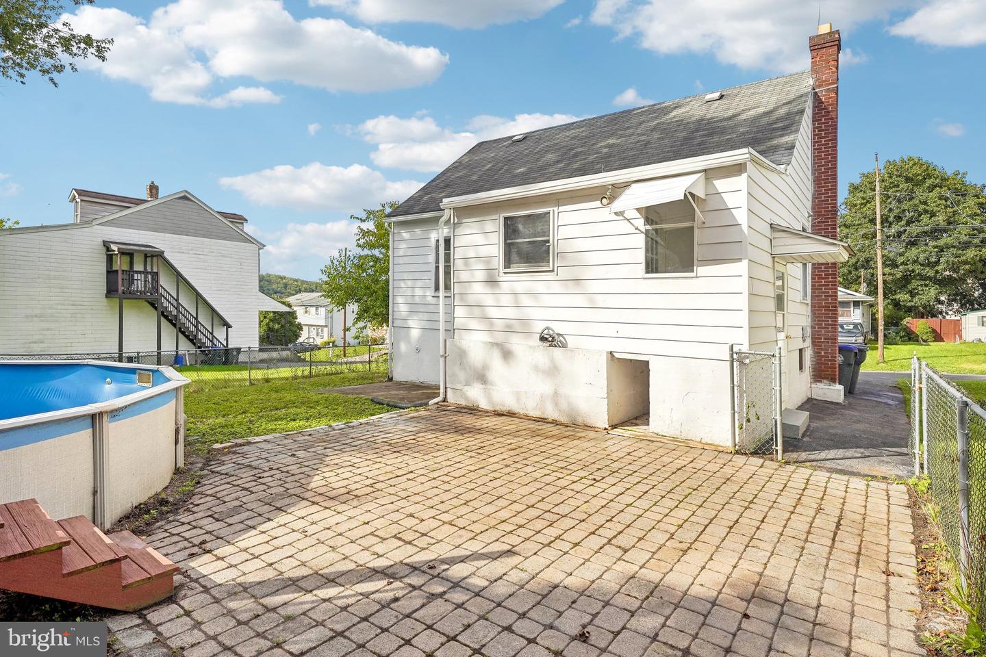 1325 Byfield St Property Photo 27
